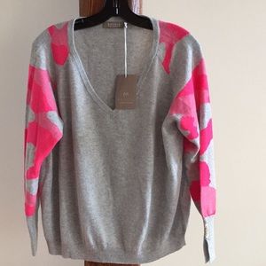 Brodie Fine Cashmere Medium V-Neck Sweater